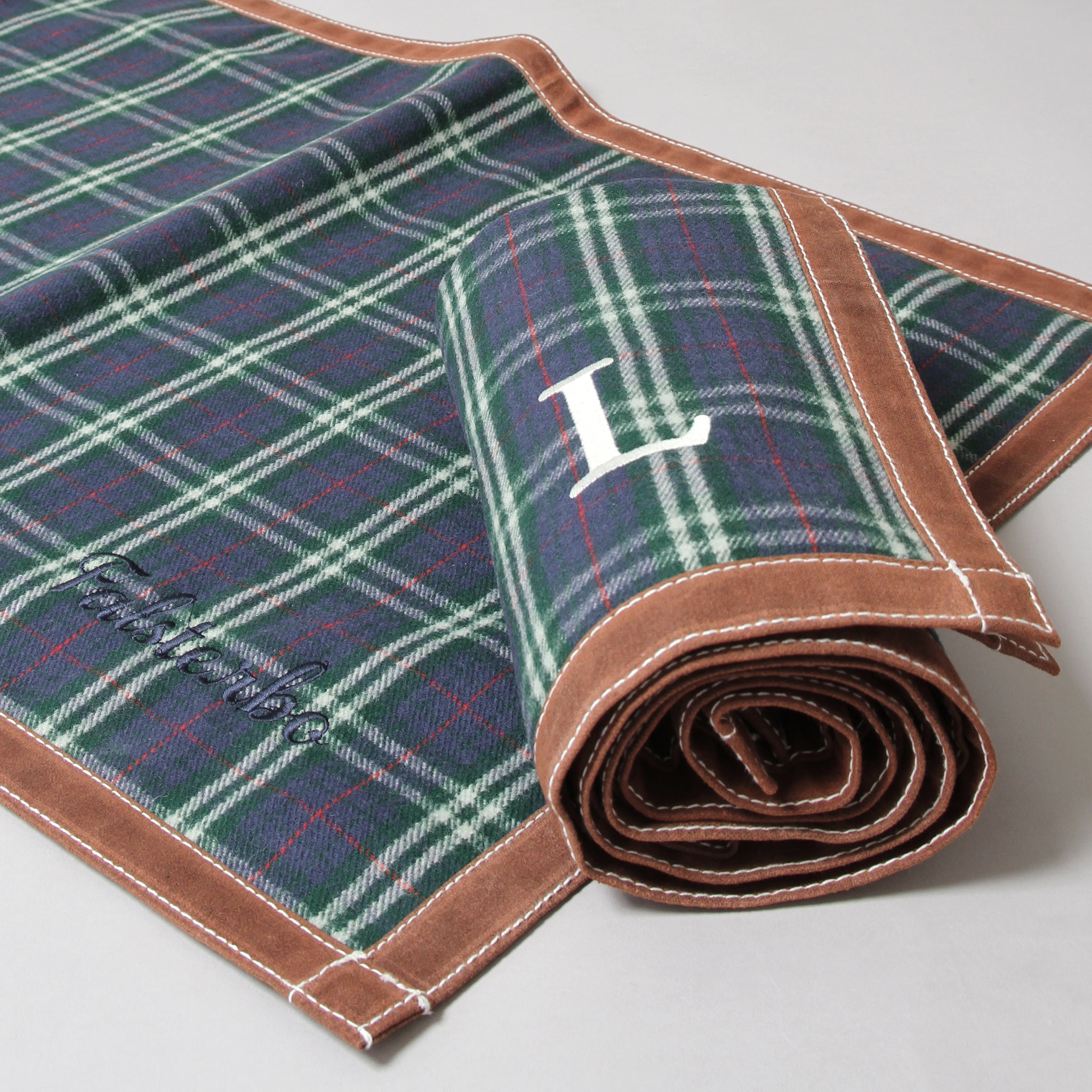 Ground cloth sittdyna med personlig brodyr - Tote Stories